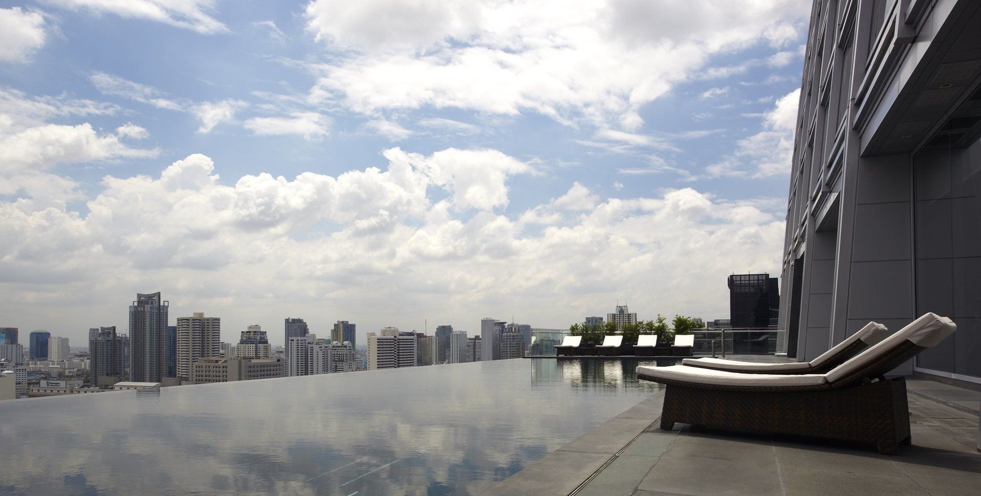 The Okura Prestige Bangkok Banguecoque Facilidades foto View from the rooftop pool